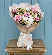 Букет цветов из:  Гвоздики, Орхидеи и Розы в Инсаре