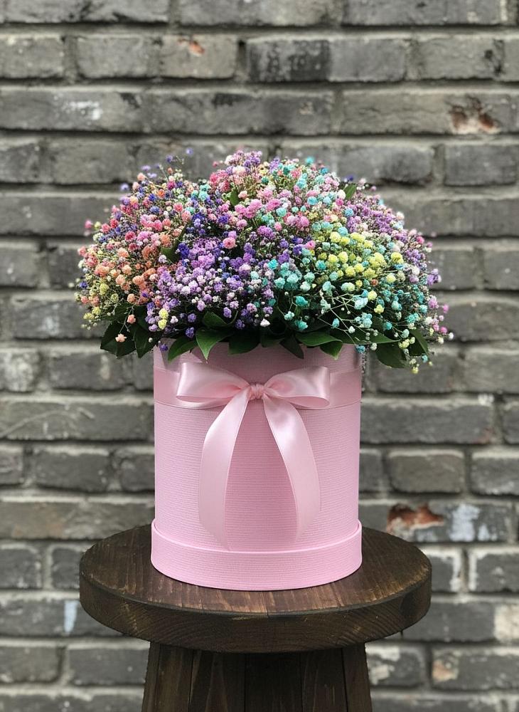 Цветочная композиция из Гипсофила и Розы в шляпной коробке в Инсаре