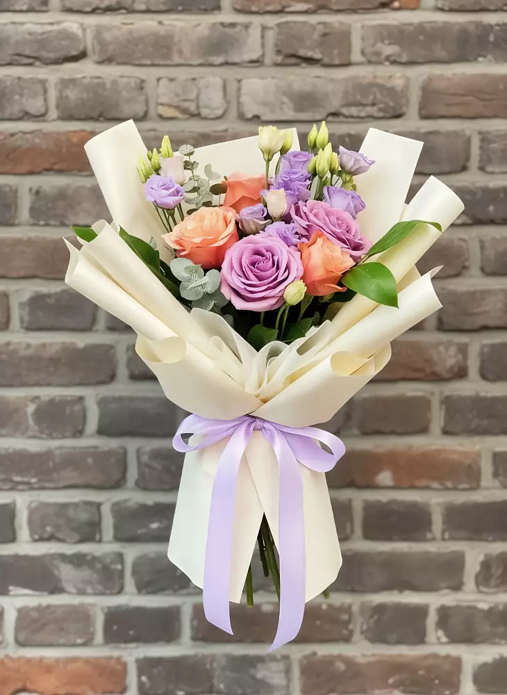 Букет цветов из: Лизиантусы и Розы в Инсаре