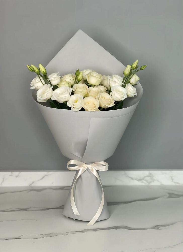 Букет цветов из: Розы и Лизиантусы в Инсаре