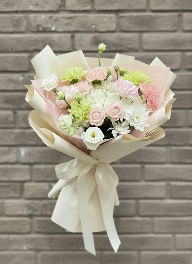 Букет цветов из: Гвоздики, Розы, Лизиантусы и Хризантемы в Инсаре