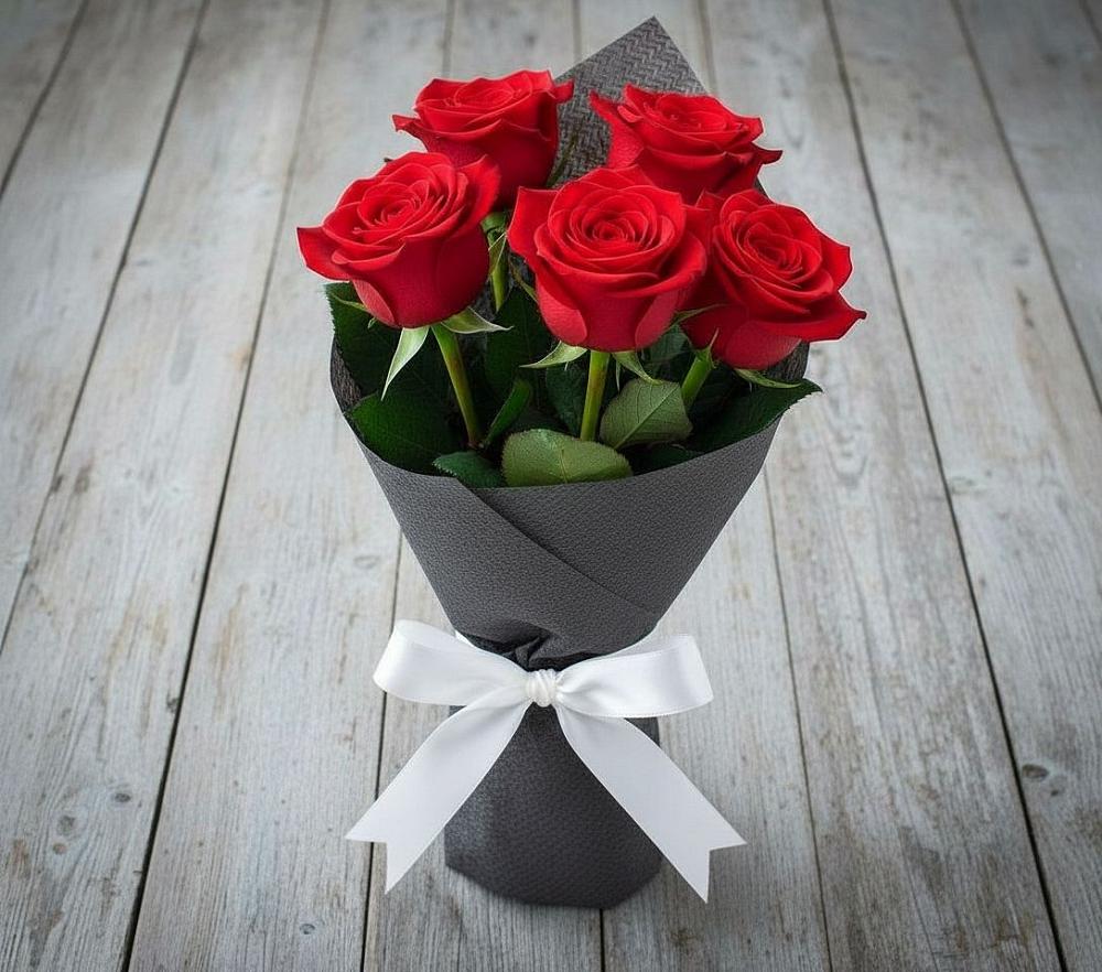 Букет 5 Красных роз Эдлесс Лав в Инсаре