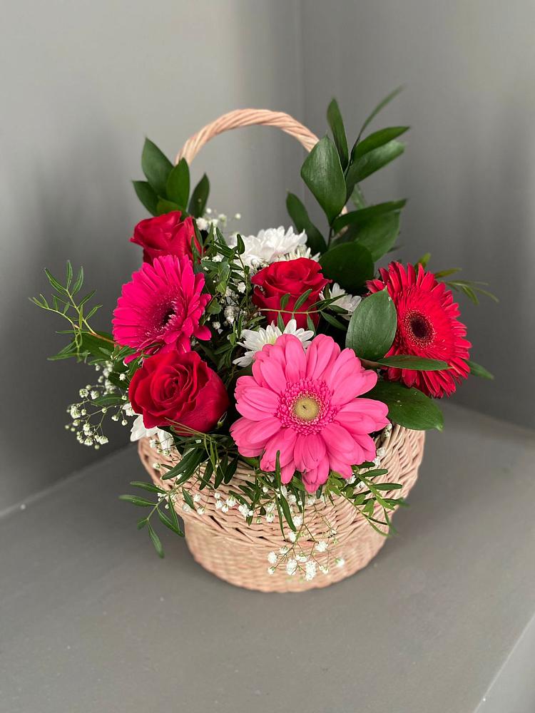 Цветочная композиция из Розы, Хризантемы и Герберы в корзине в Инсаре