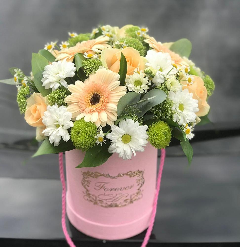 Цветочная композиция из Розы, Герберы и Хризантемы в шляпной коробке в Инсаре