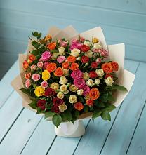 Букет Микс из разноцветных кустовых роз в Инсаре