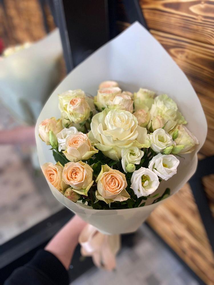 Букет цветов из: Розы и Лизиантусы в Инсаре